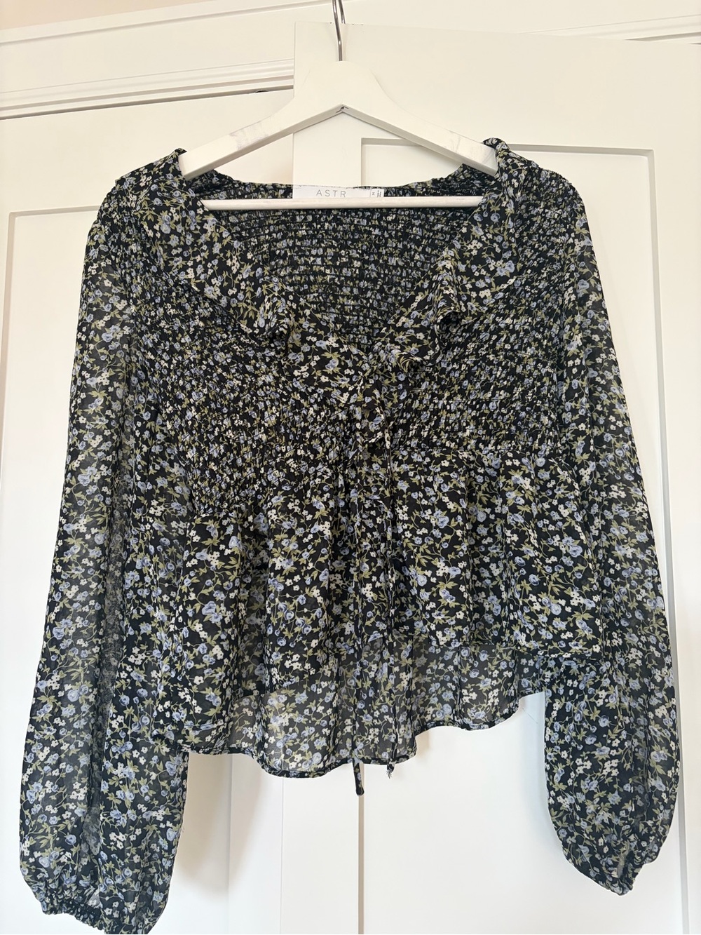 Astr Black Floral Smocked Peasant Ruffle Ditsy Blouse | M